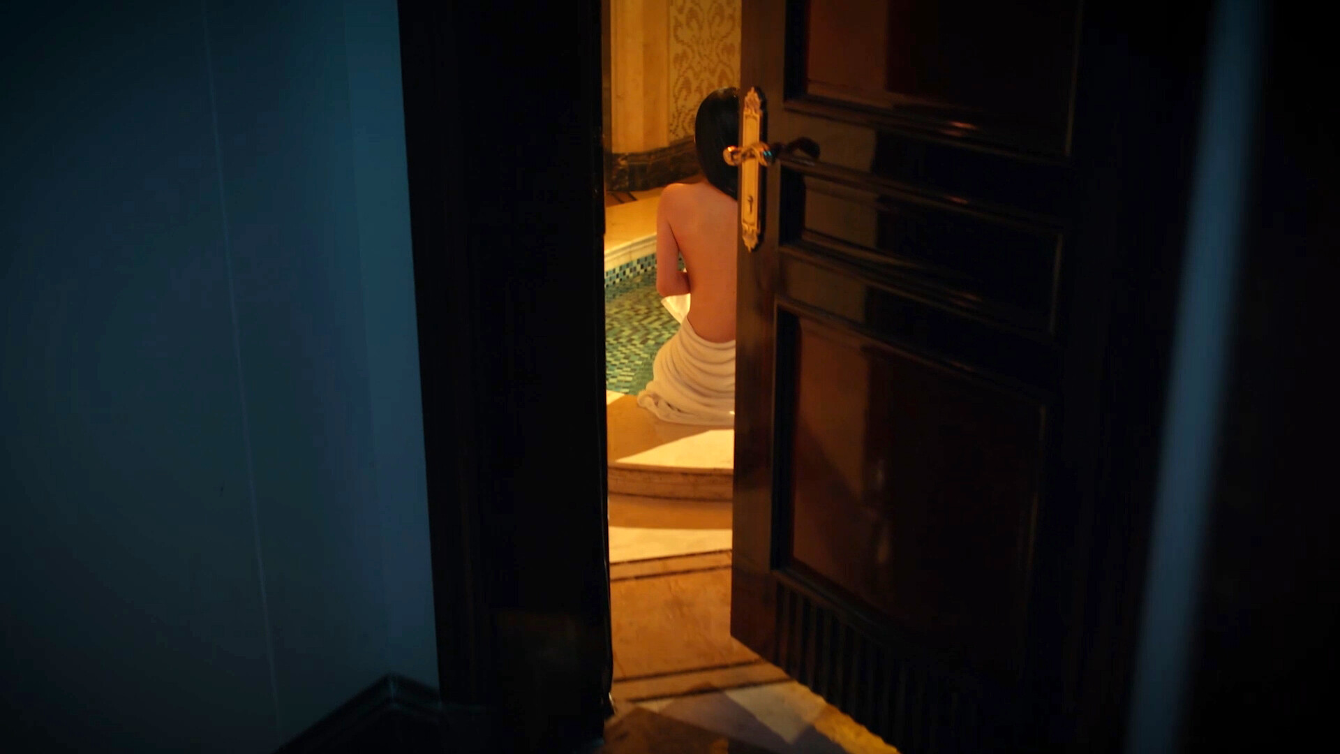 图片[1]-背后/Back-秋风资源网