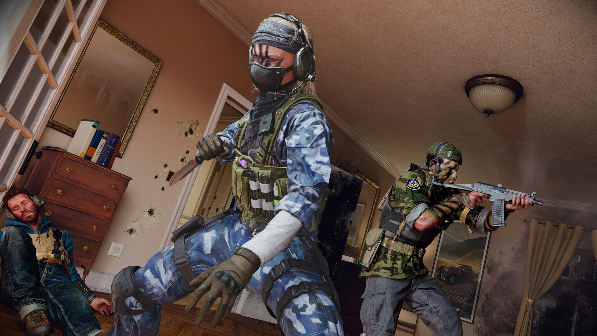 使命召唤21:黑色行动6/Call of Duty: Black Ops 6配图4 一名特遣队员手持匕首摆出胜利的姿势,其他特遣队员还在激战中。