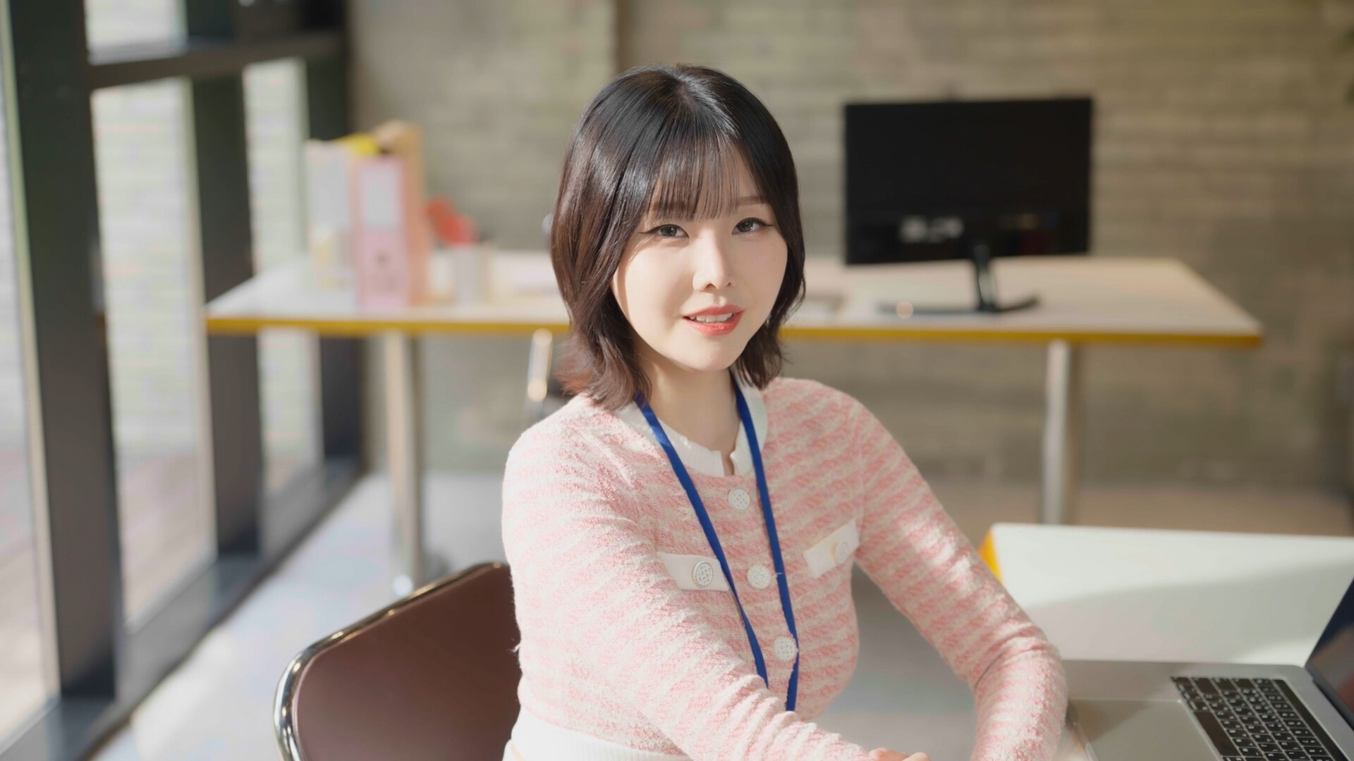 嘘, 美女拍摄中 (Heroines Through My Lens)